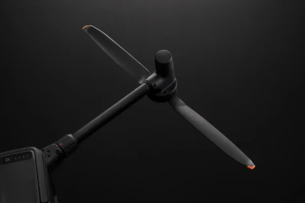 DJI Matrice 400 2510F propeleris nuo apledėjimo